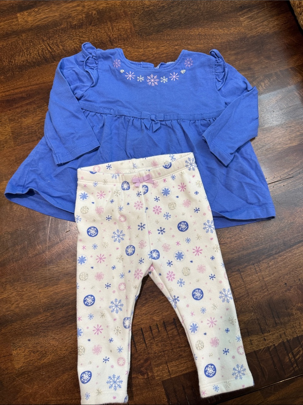 Gymboree Periwinkle Blue Top with Snowflake Print Leggings